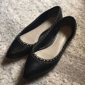 Black pour la victoire pointed flats